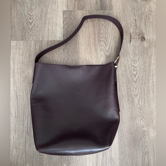 Madewell The Essential Bucket Tote in Chocolate Raisin - Picture 4 of 8